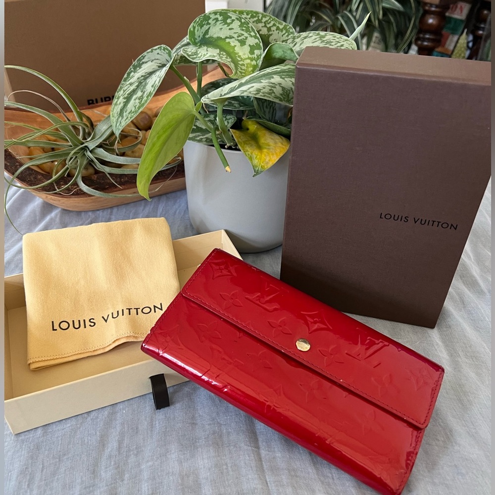Louis Vuitton Pomme D’amour Monogram Vernis Wallet preloved and gorgeous! ❤️❤️❤️